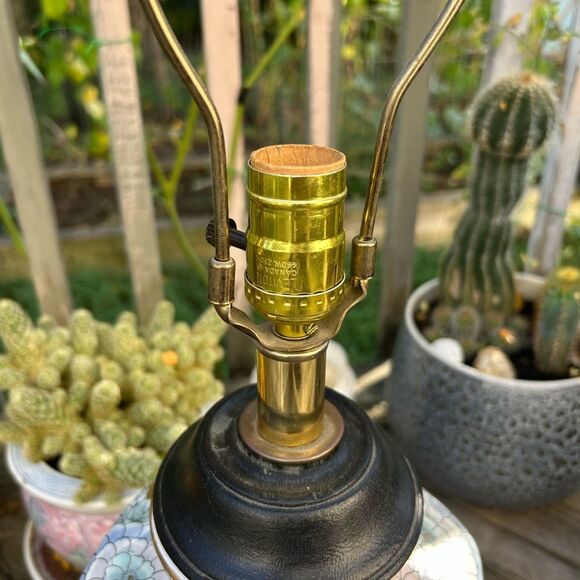 Hand painted floral on gold Asian cloisonne style chinoiserie lamp - Picture 8 of 16